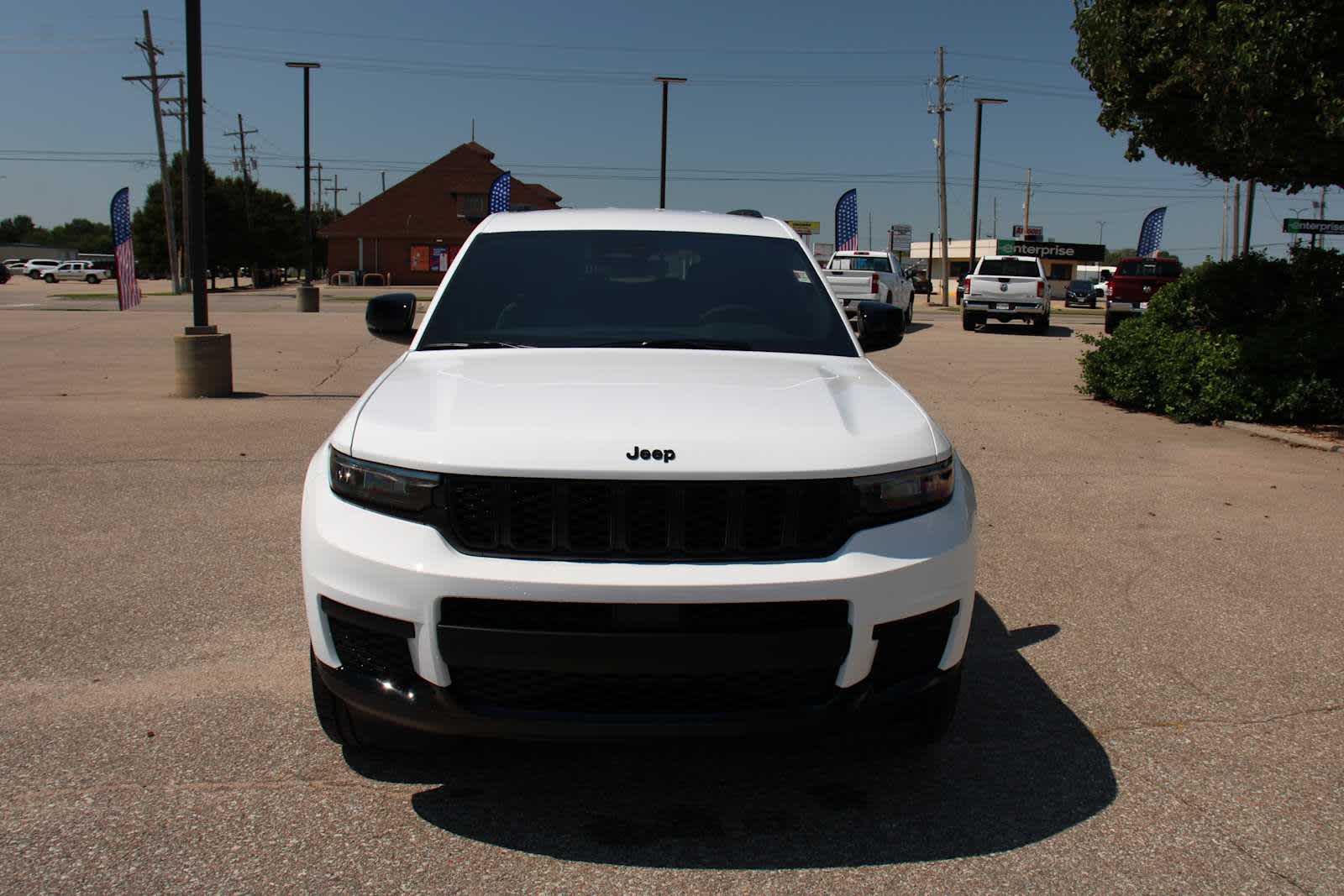 2025 Jeep Grand Cherokee Laredo Altitude photo 3