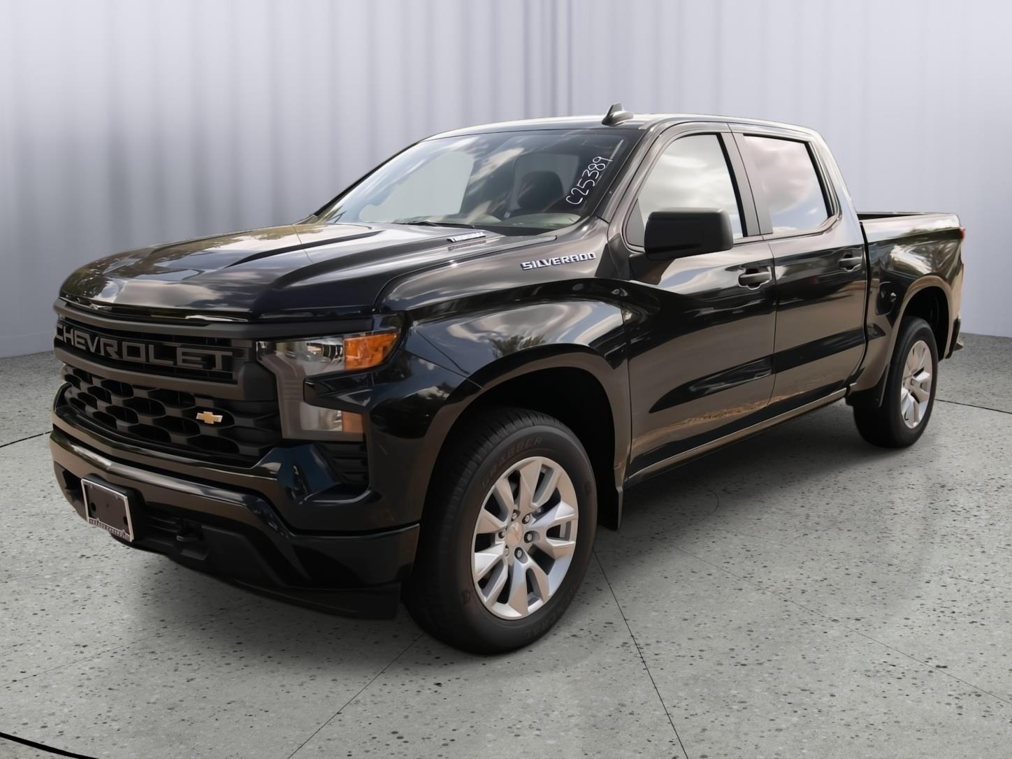 2025 Chevrolet Silverado 1500 Custom photo 2
