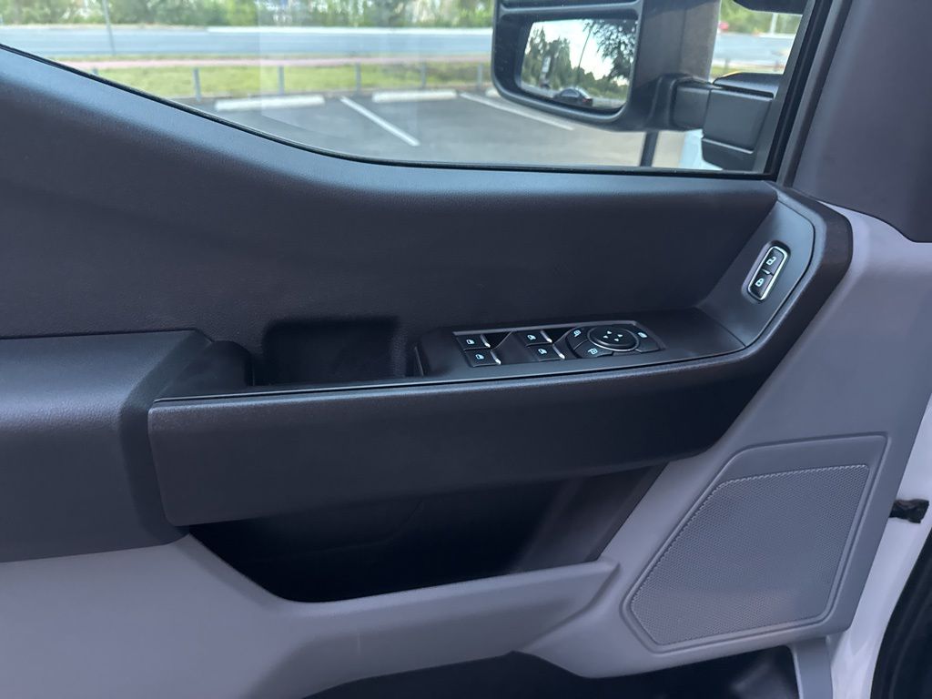 2023 Ford F-350 photo 10