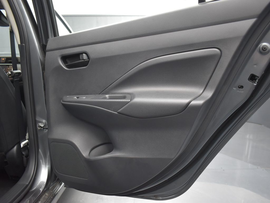 2025 Nissan Versa 1.6 S photo 17