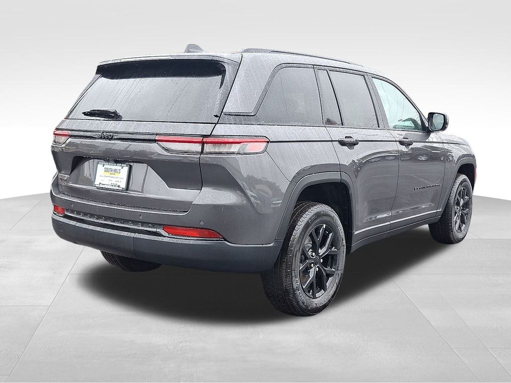 2025 Jeep Grand Cherokee Altitude photo 4