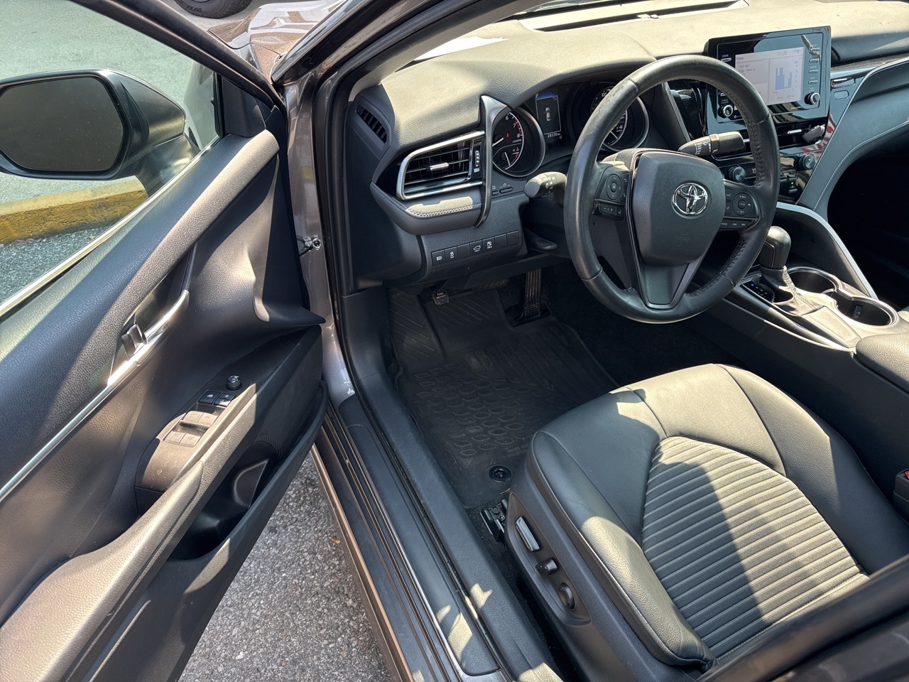 2021 Toyota Camry SE photo 9