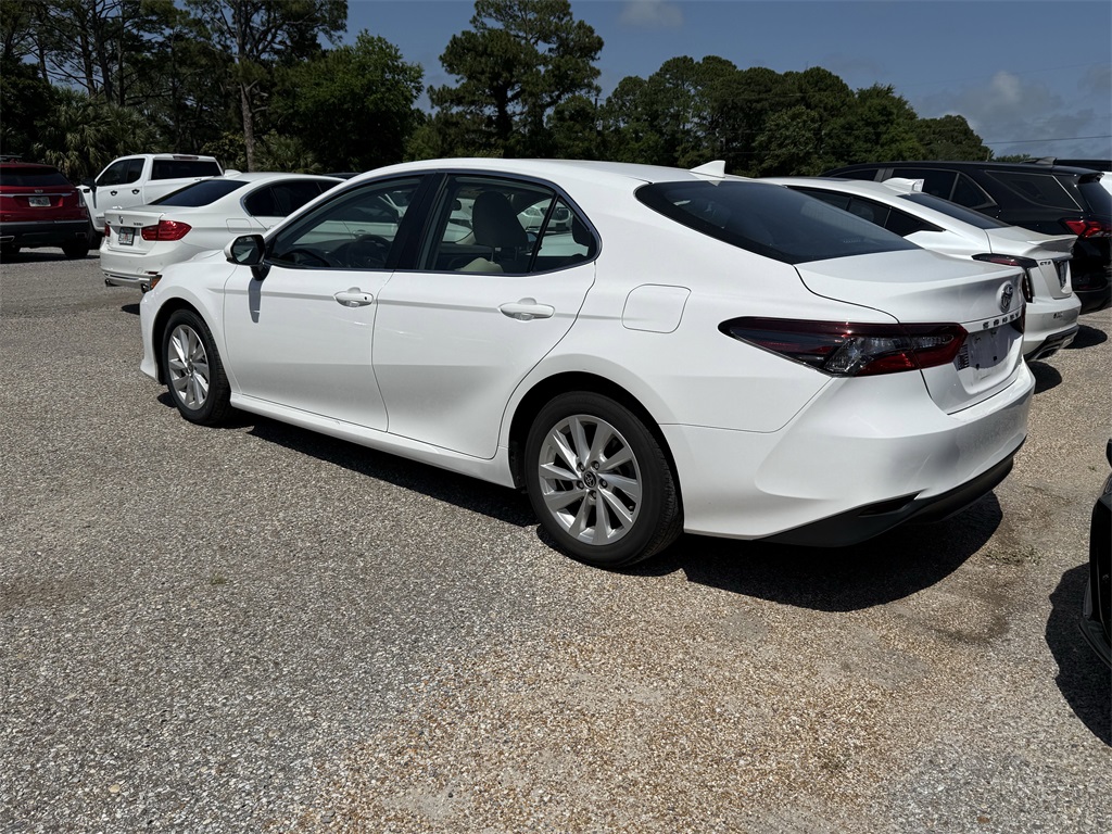 2023 Toyota Camry LE photo 4