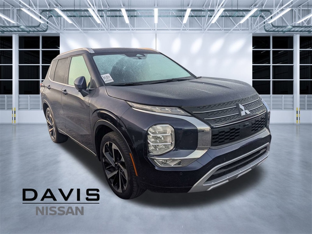 2024 Mitsubishi Outlander SEL's photo