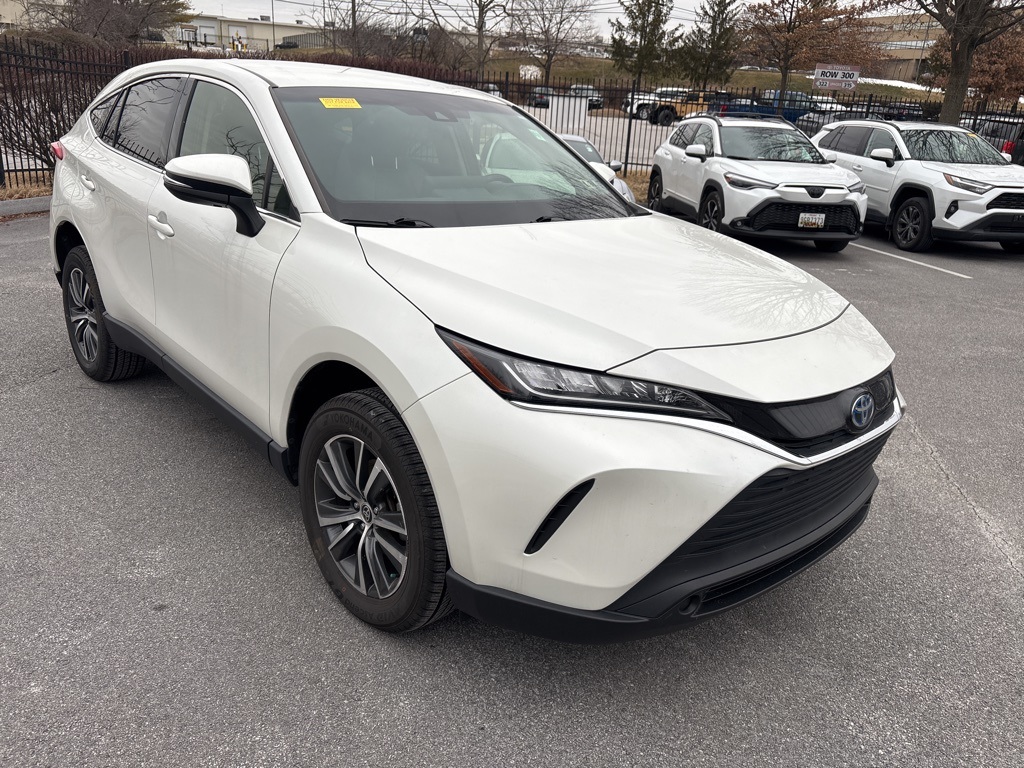 2022 Toyota Venza LE's photo