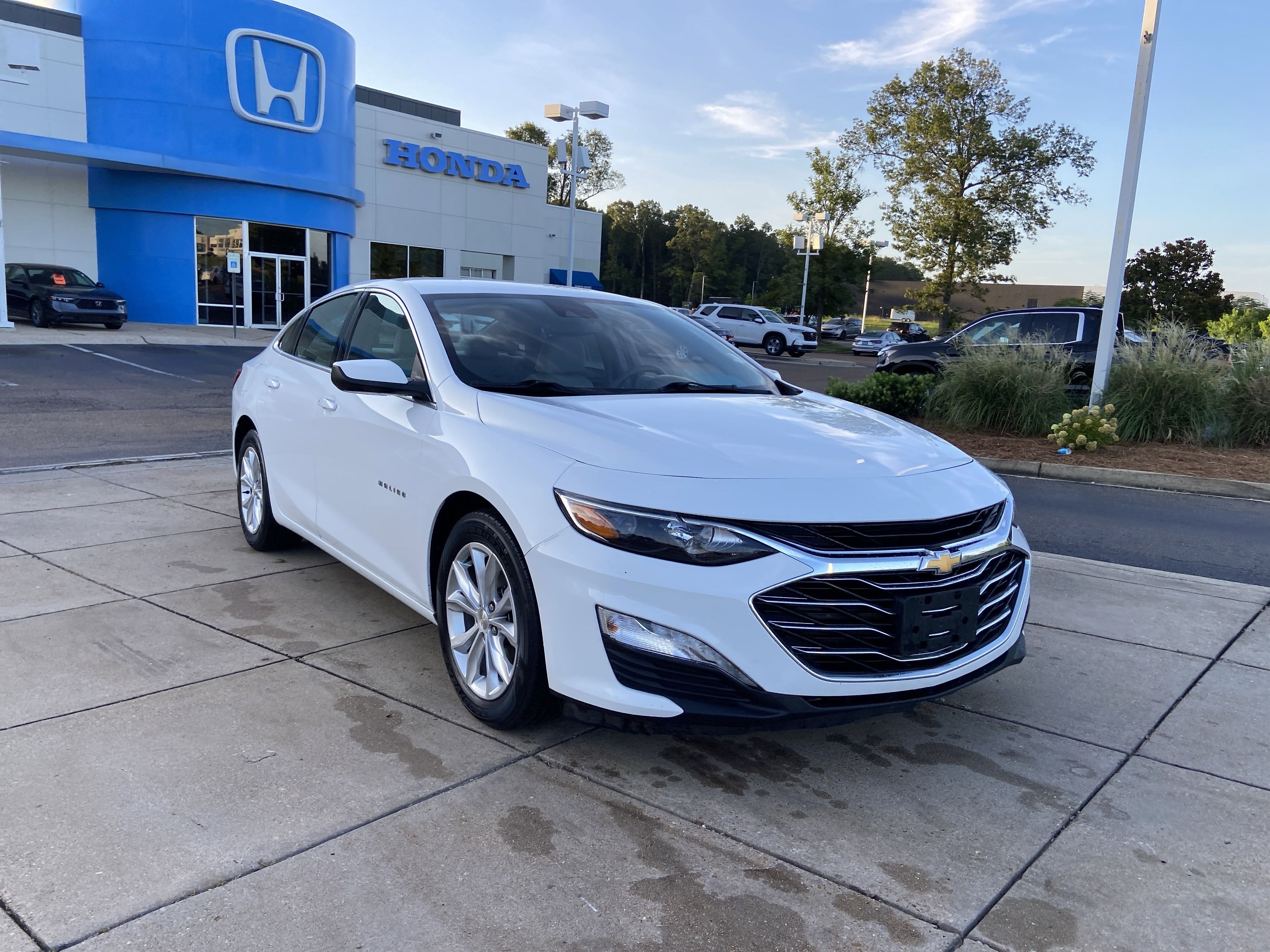 Used 2020 Chevrolet Malibu 1LT with VIN 1G1ZD5ST2LF060372 for sale in Ridgeland, MS