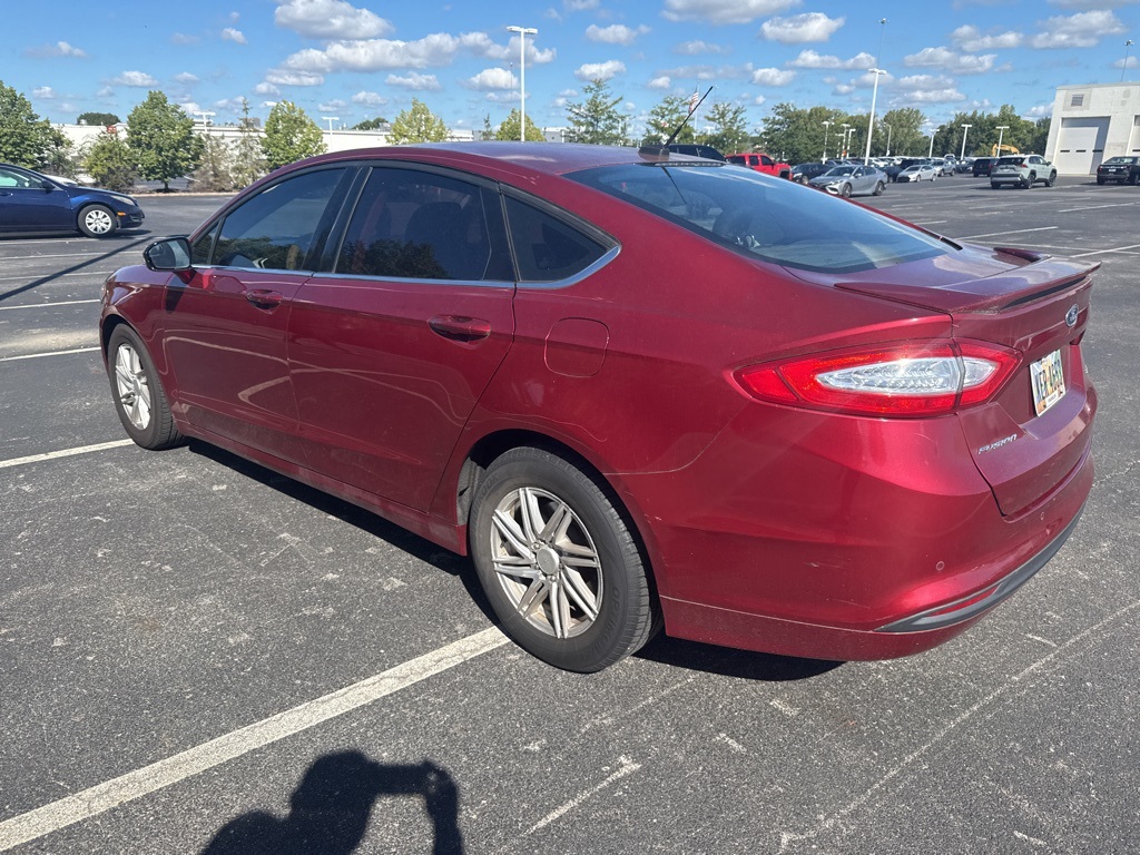 2016 Ford Fusion SE photo 2