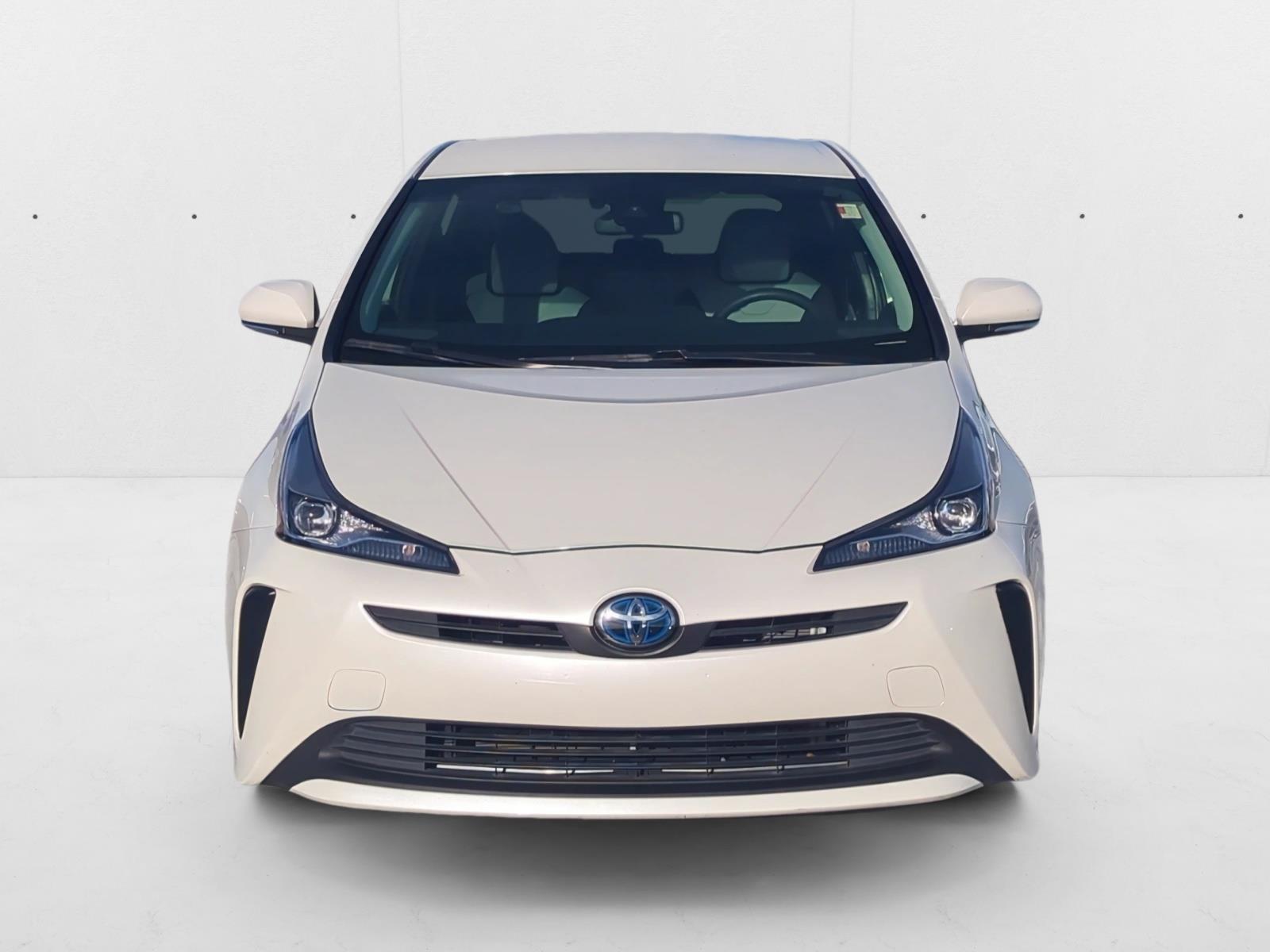 2020 Toyota Prius L Eco photo 2