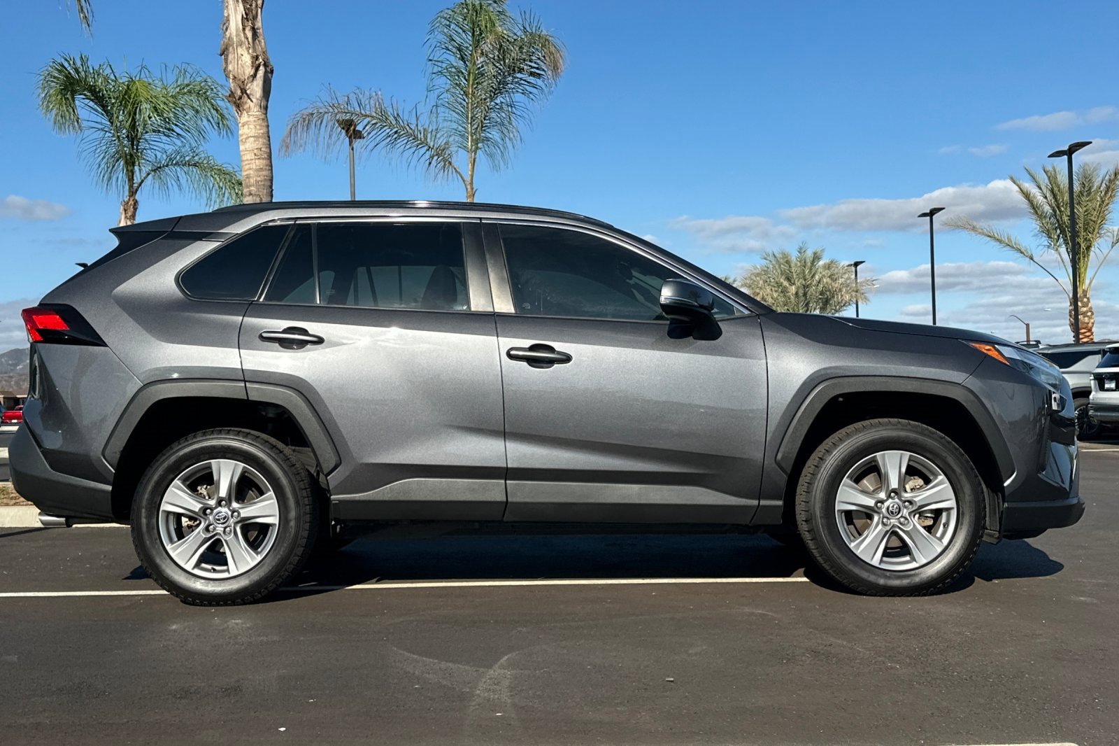 2022 Toyota RAV4 XLE photo 3