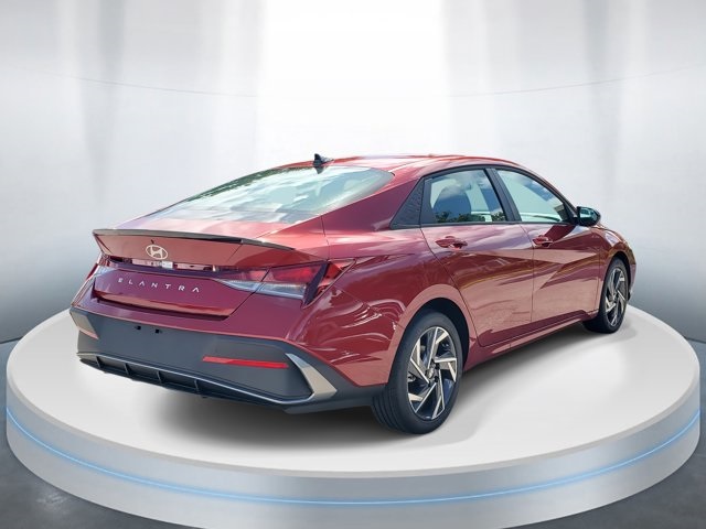 2025 Hyundai Elantra SEL Sport photo 3