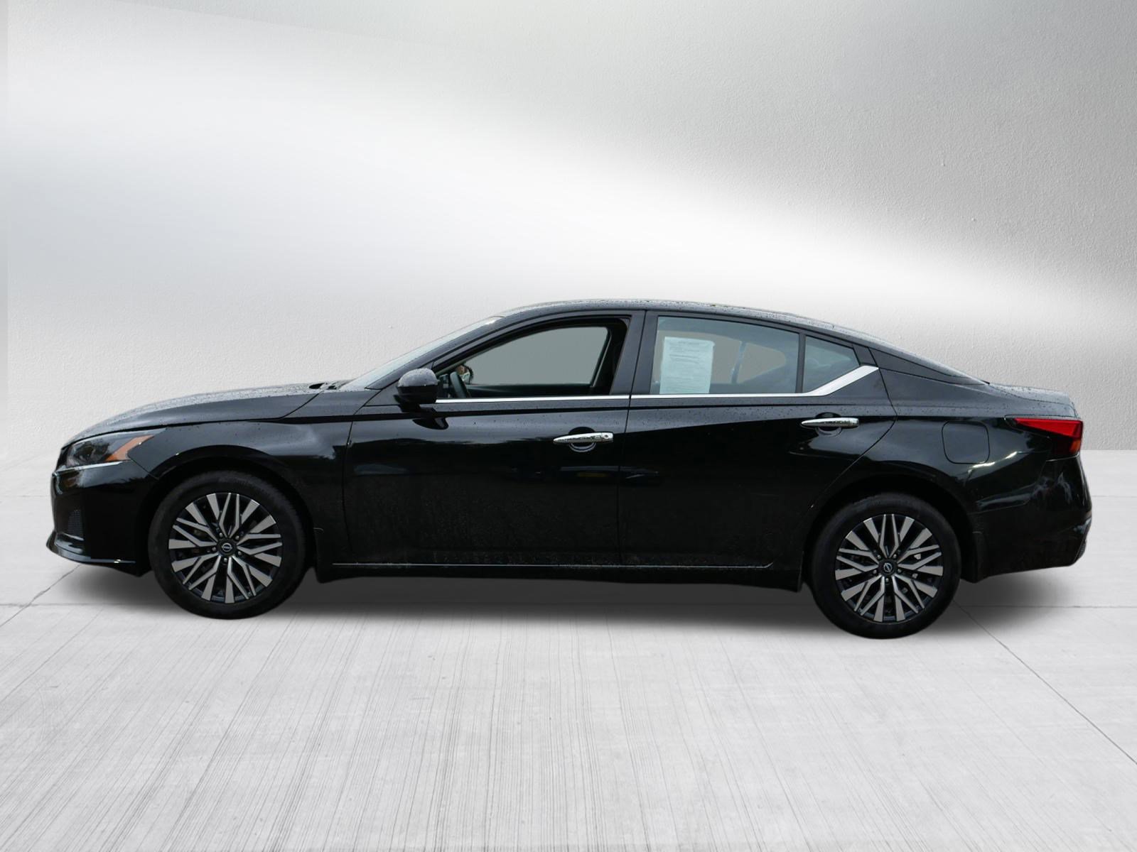 2023 Nissan Altima 2.5 SV photo 4