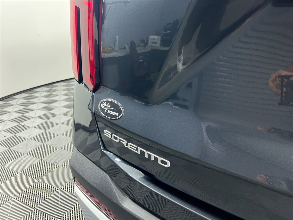 2026 Kia Sorento LX photo 4