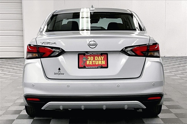 2025 Nissan Versa 1.6 SV photo 4