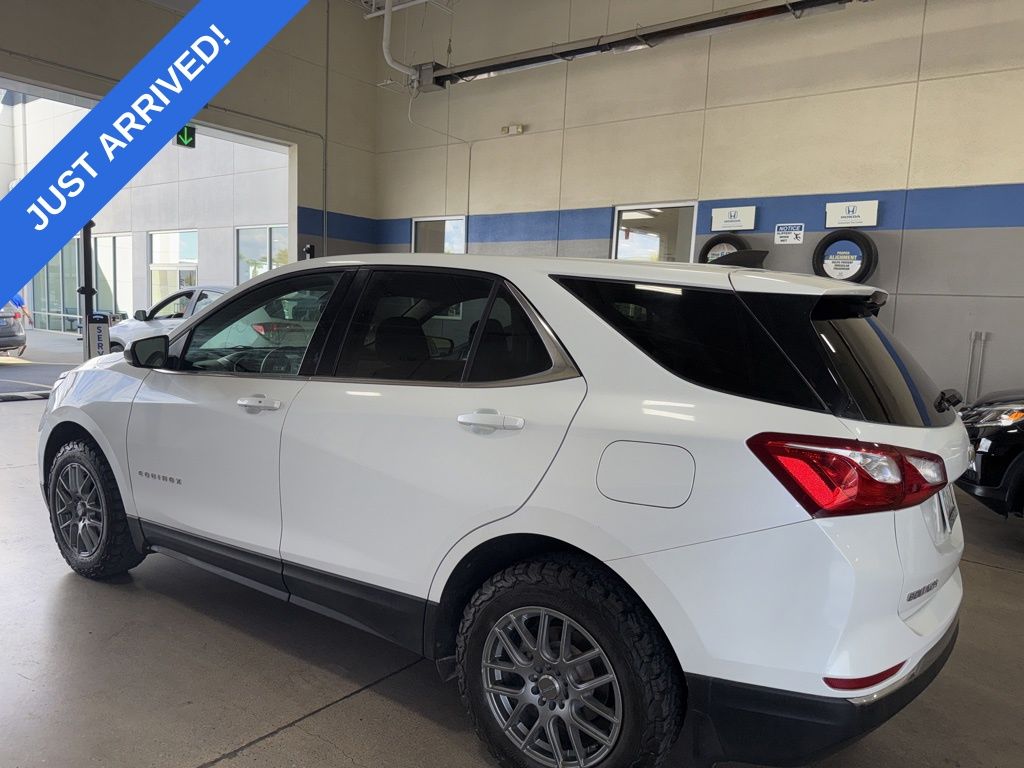 2020 Chevrolet Equinox LT photo 3