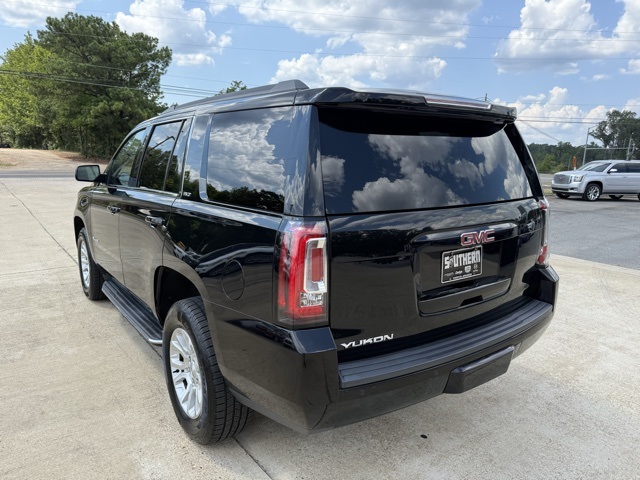2017 Gmc Yukon SLT photo 2