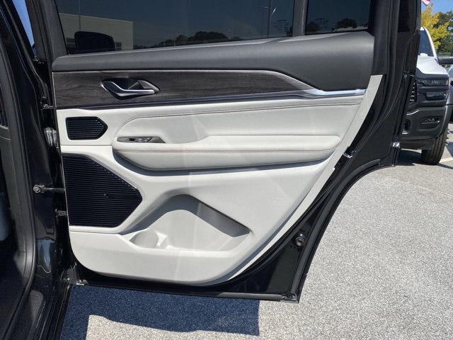 2022 Jeep Grand Cherokee Overland photo 28