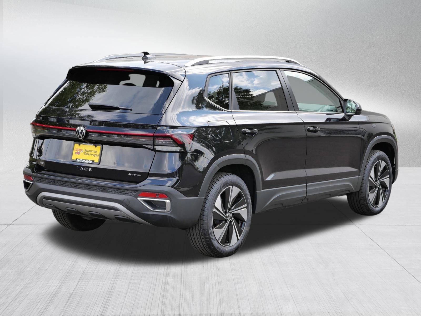 2025 Volkswagen Taos SE photo 7