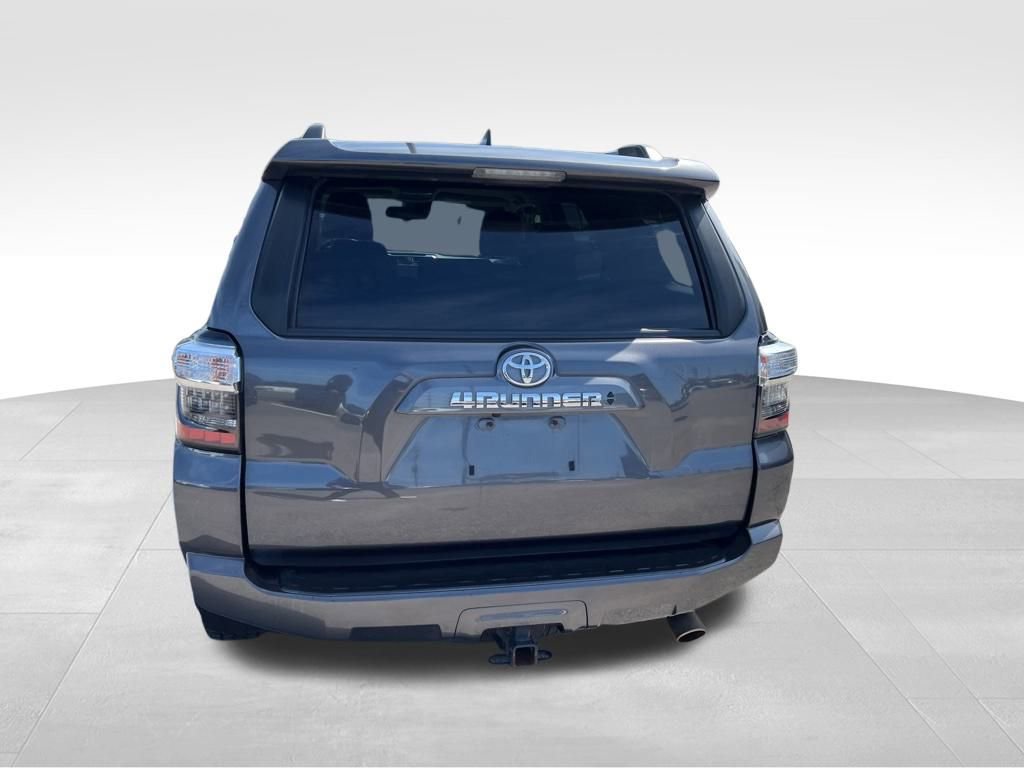 2022 Toyota 4Runner SR5 photo 3