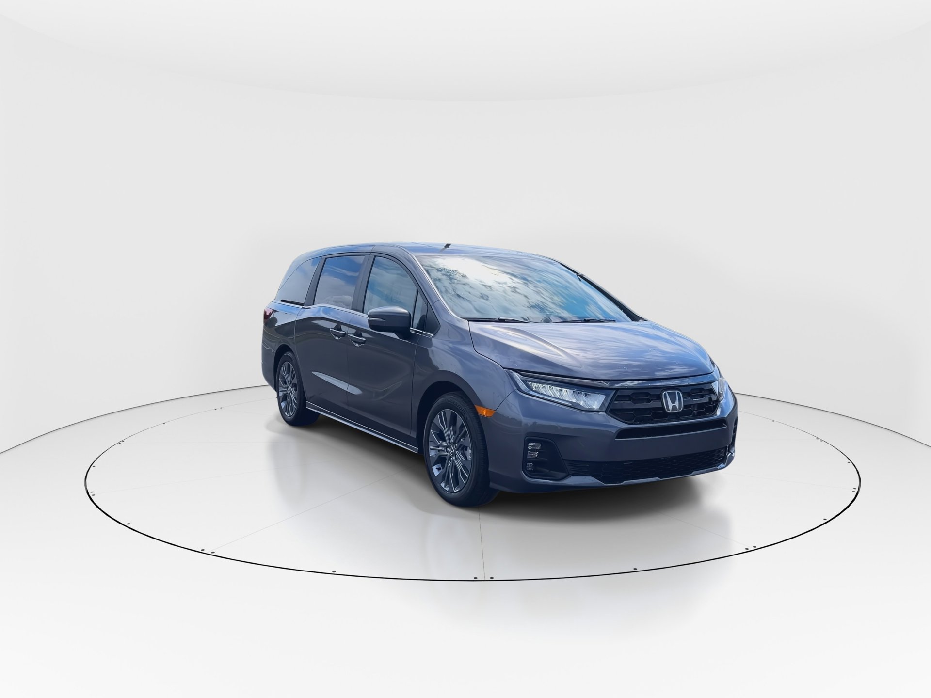 2026 Honda Odyssey Touring photo 2