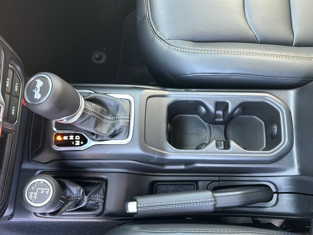 2025 Jeep Wrangler Sahara photo 25