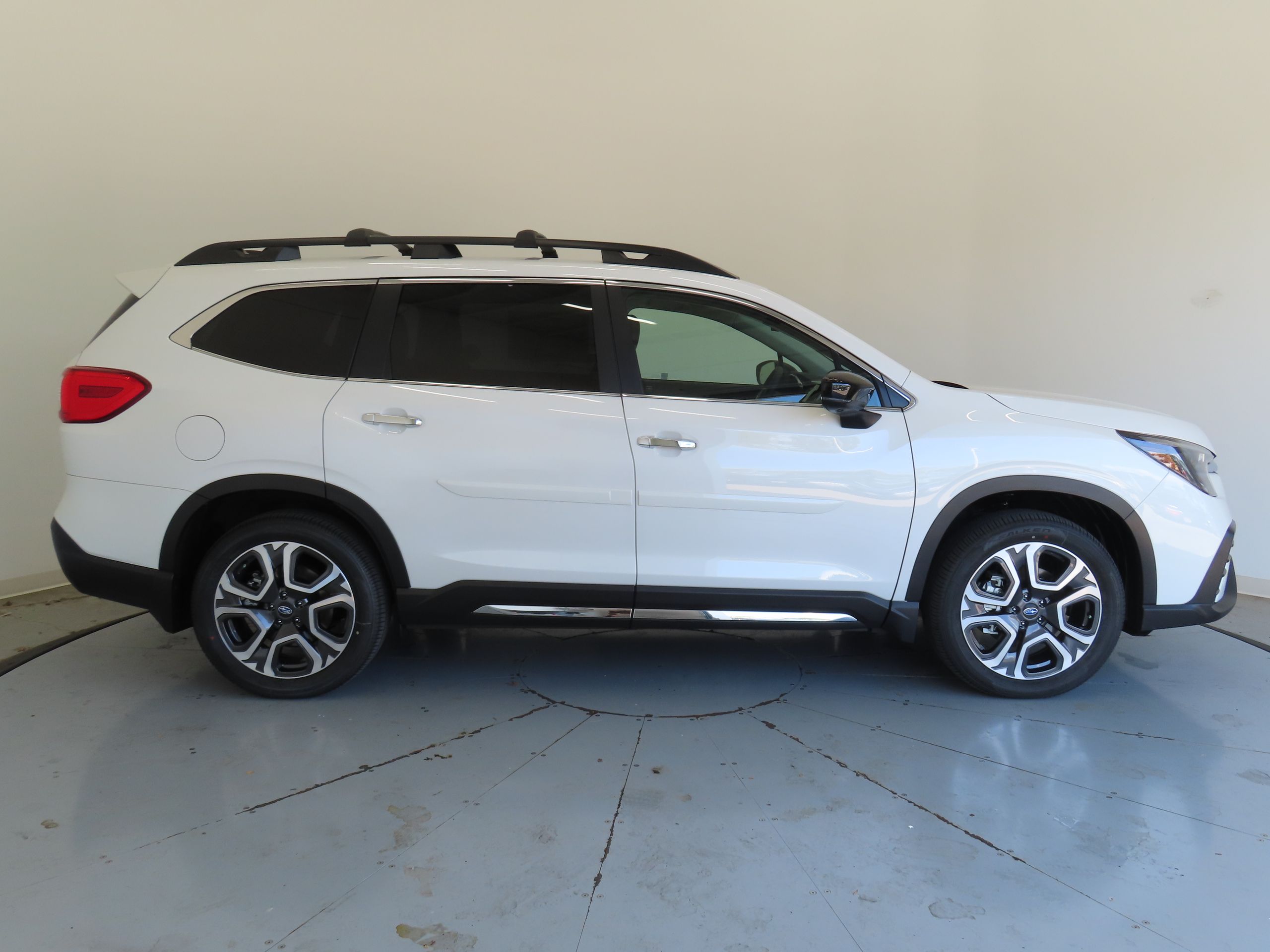 2025 Subaru Ascent Touring photo 2