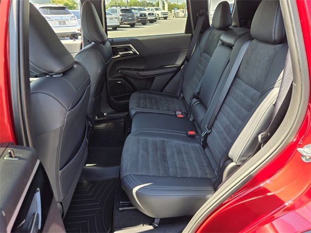 2025 Mitsubishi Outlander SE photo 10
