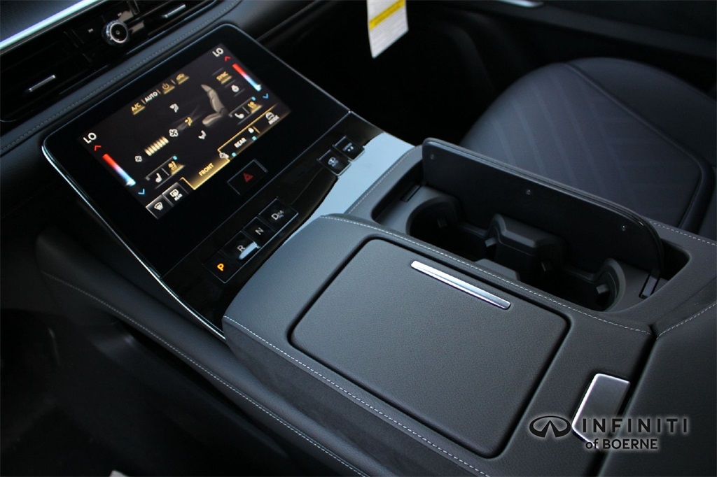 2026 Infiniti QX80 Luxe photo 8