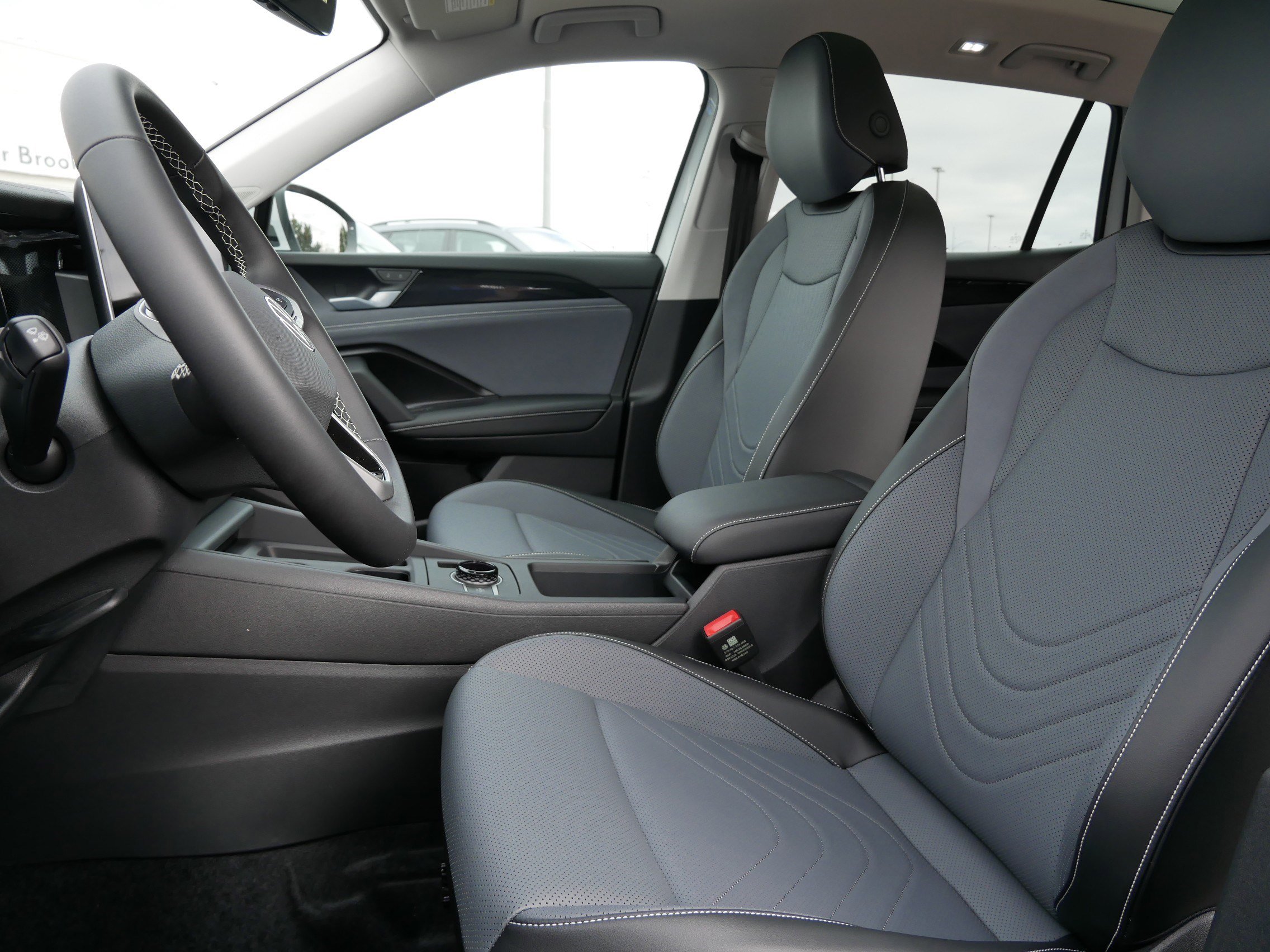 2026 Volkswagen Tiguan SE photo 4