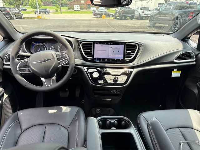 2025 Chrysler Pacifica photo 2