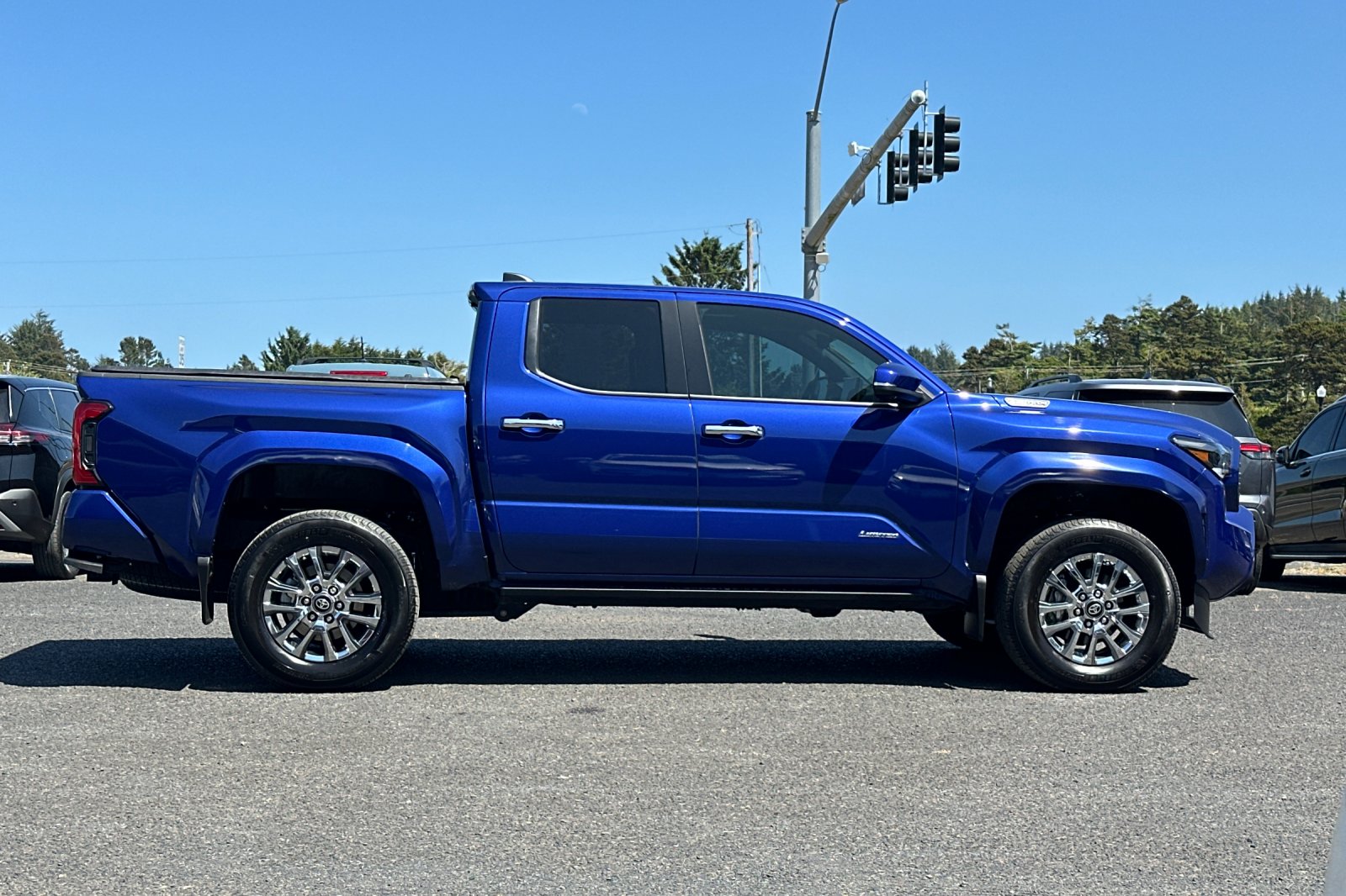 2024 Toyota Tacoma TRD Sport 4x4 photo 2