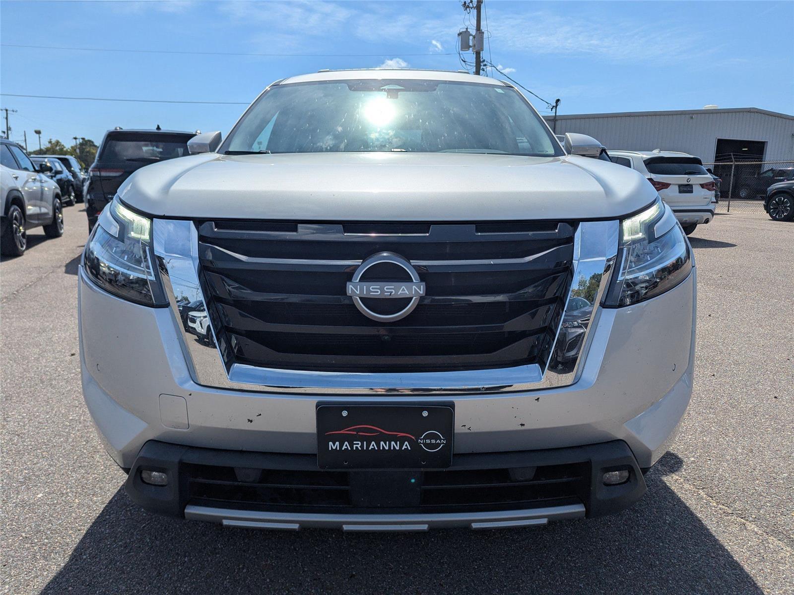 2023 Nissan Pathfinder SL photo 5