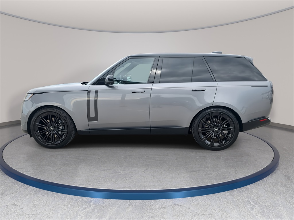 2025 Land Rover Range Rover SE photo 3