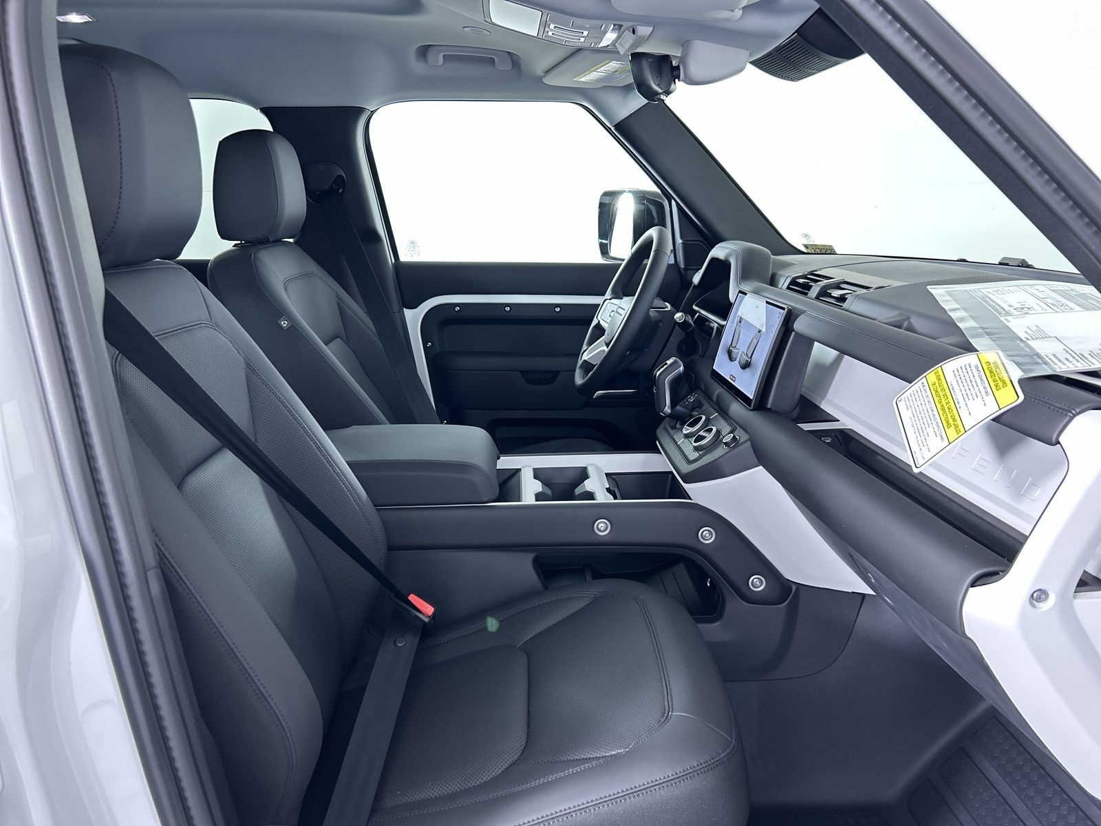 2025 Land Rover Defender 110 S photo 30
