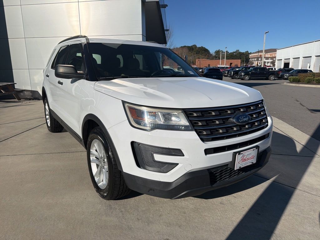 2016 Ford Explorer Base's photo