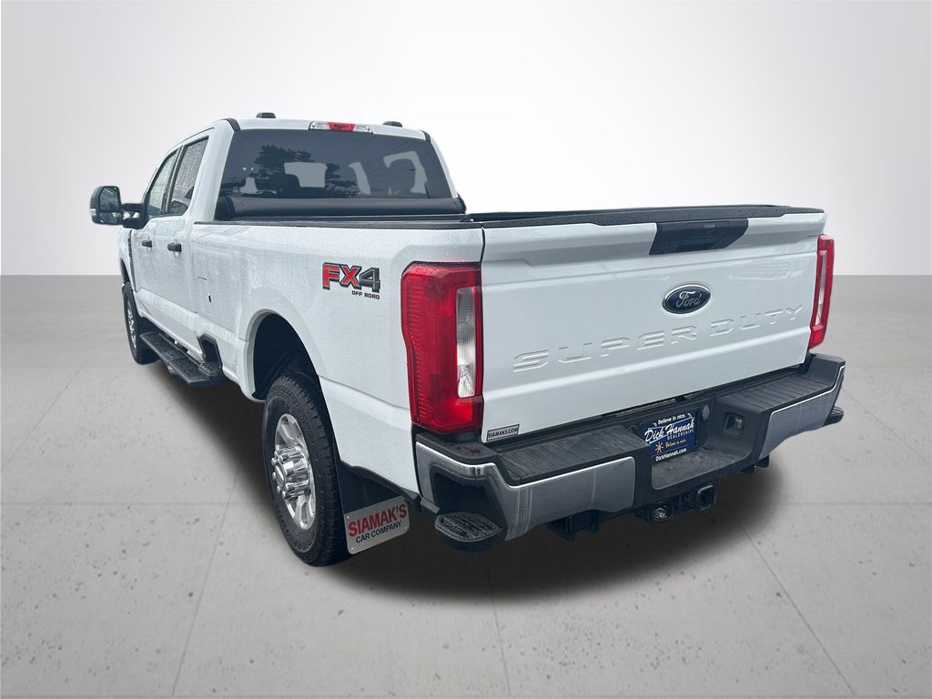 2023 Ford F-350 XLT photo 9