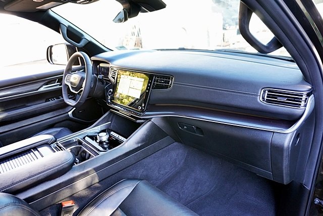 Used 2023 Black Jeep Base image 9