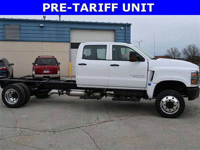 2024 Chevrolet Silverado 5500HD Work Truck photo 4