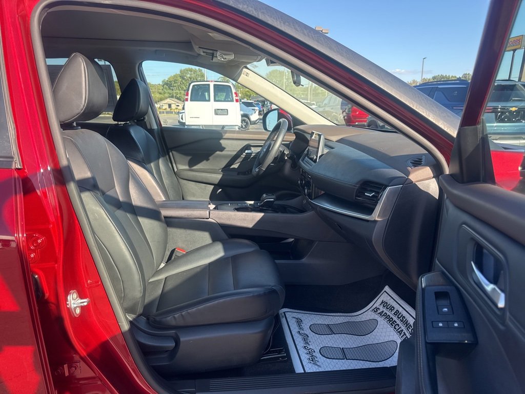 2022 Nissan Rogue SV photo 10