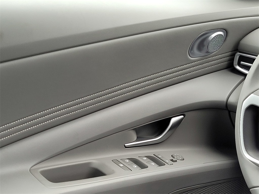 2024 Hyundai Elantra SEL Convenience photo 28