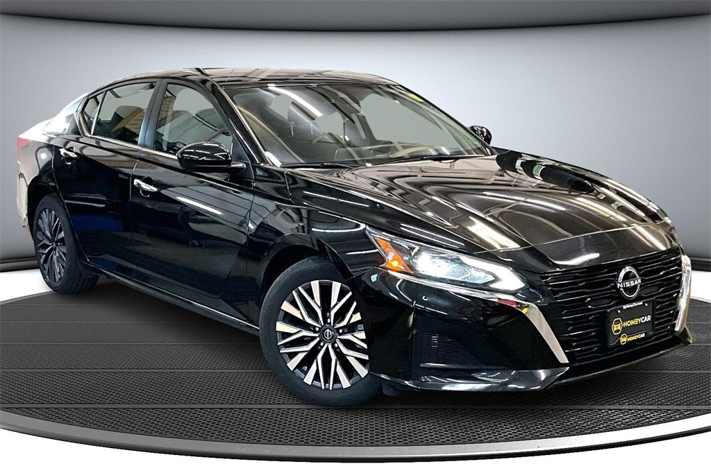 2023 Nissan Altima SV's photo