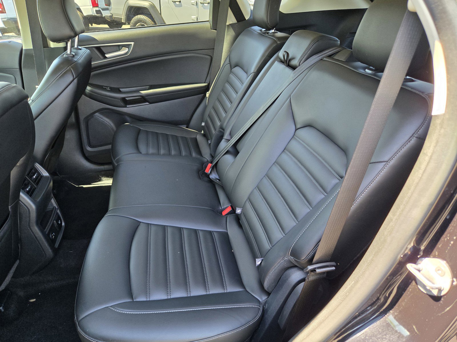 2022 Ford Edge SEL photo 12