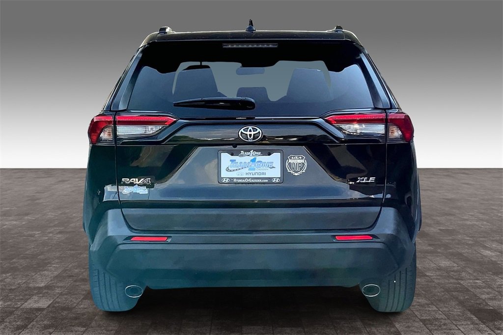 2021 Toyota RAV4 XLE photo 3