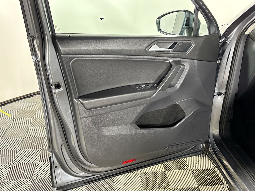 2021 Volkswagen Tiguan SE photo 10
