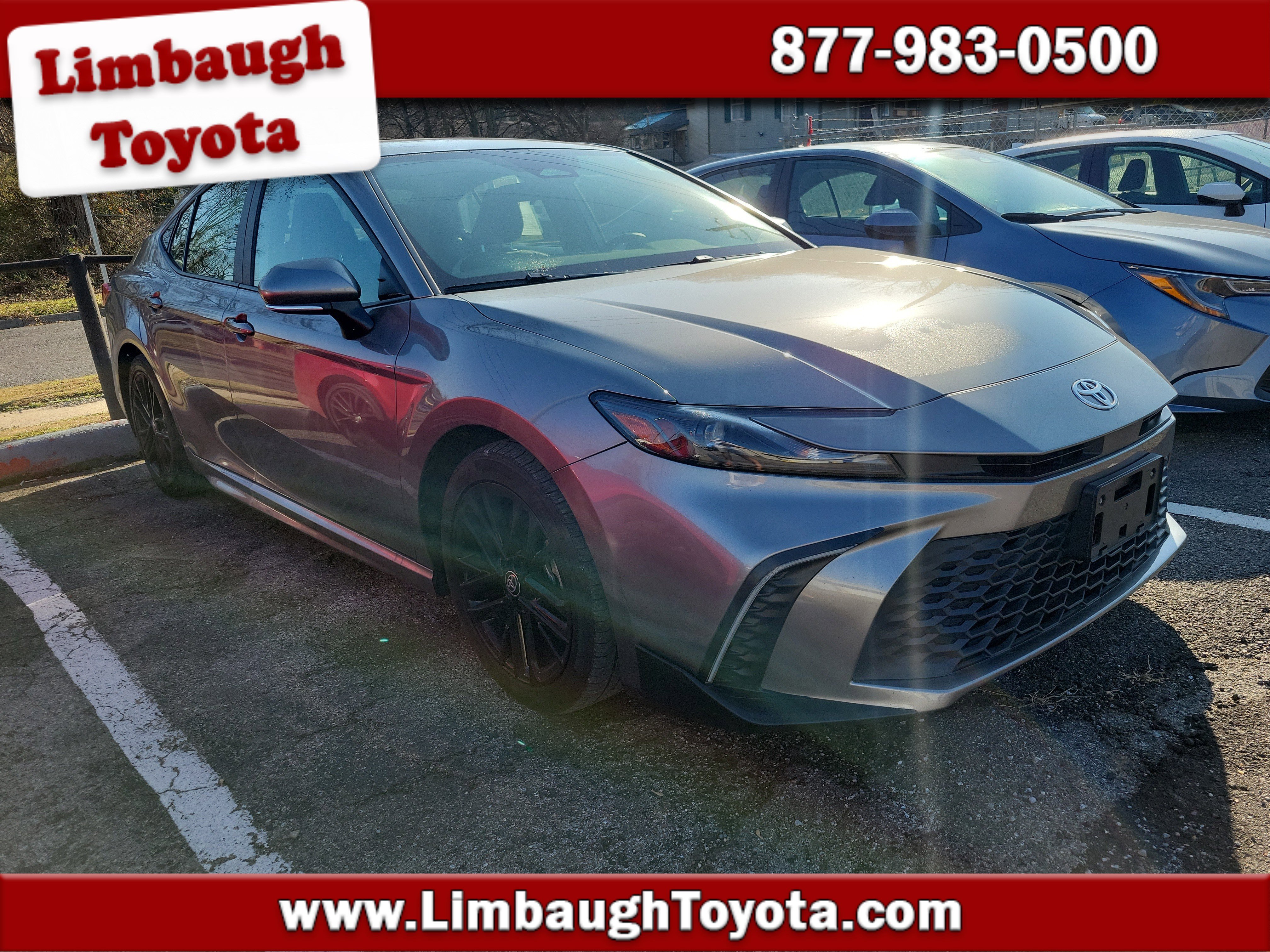 2025 Toyota Camry SE's photo