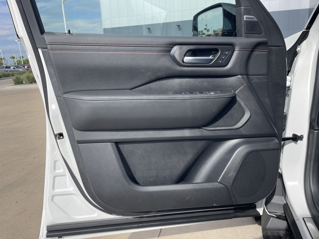 2026 Nissan Armada photo 12