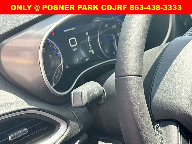 2025 Chrysler Voyager LX photo 10