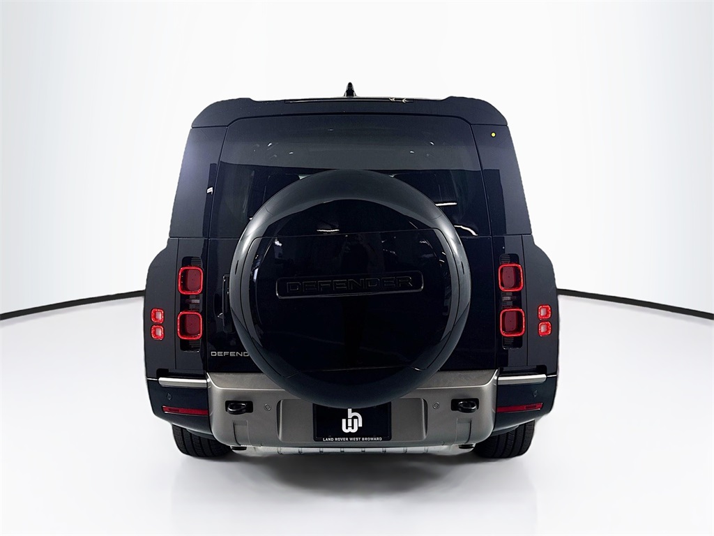 2025 Land Rover Defender 130 X-Dynamic SE photo 6