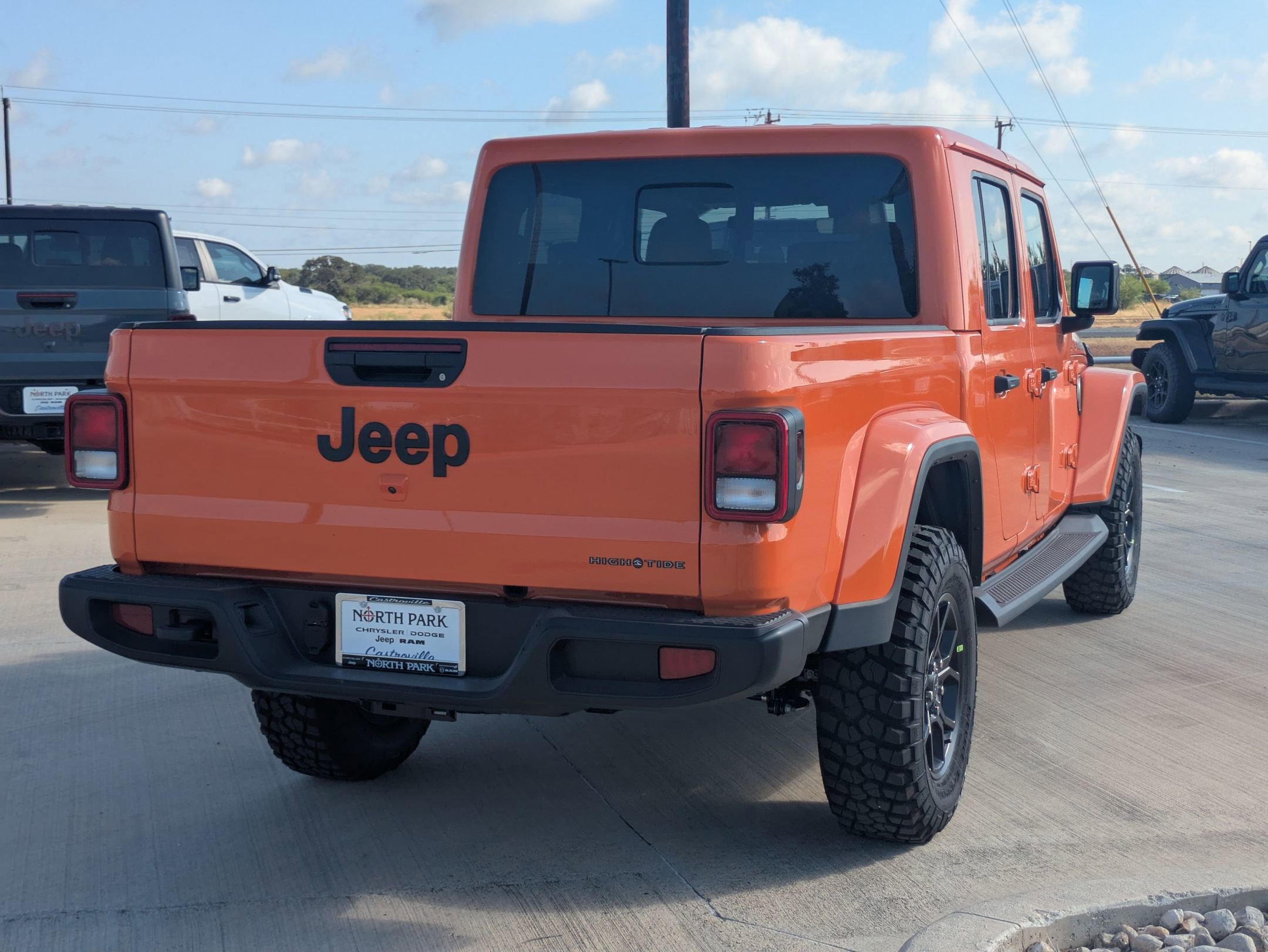 2025 Jeep Gladiator Sport photo 3