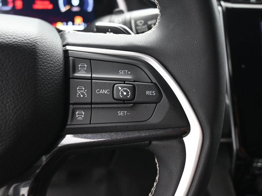 2023 Jeep Grand Cherokee Altitude photo 2