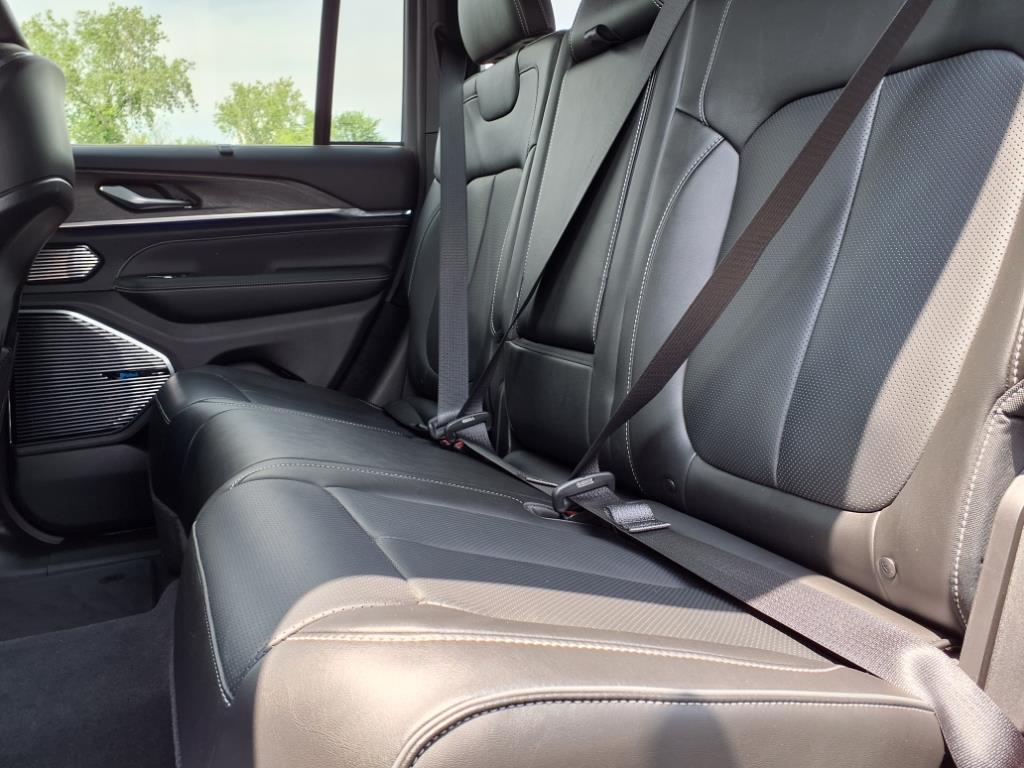 2022 Jeep Grand Cherokee Overland 4xe photo 14